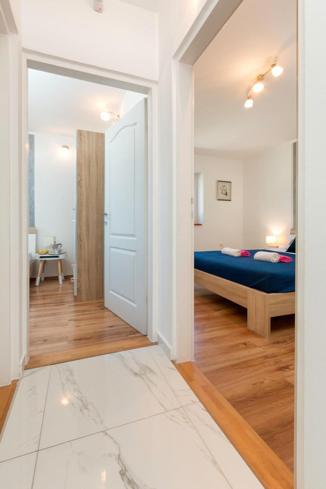 Ferienhaus Aqua Mit Pool Jadreški エクステリア 写真